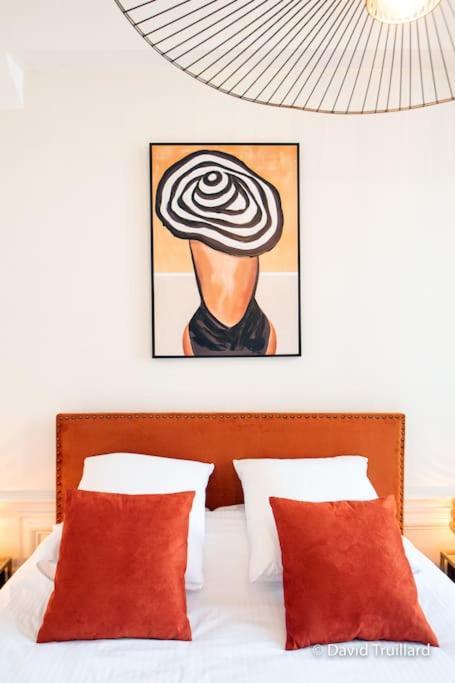 Suites Mana - Matahina Avec Vue Superbe Sur La Place Ducale Et Parking Prive Inclus Charleville-Mézières Esterno foto