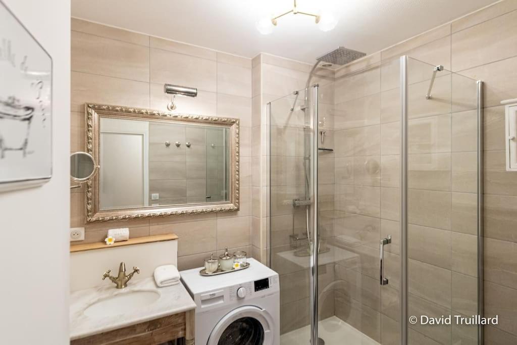 Suites Mana - Matahina Avec Vue Superbe Sur La Place Ducale Et Parking Prive Inclus Charleville-Mézières Esterno foto