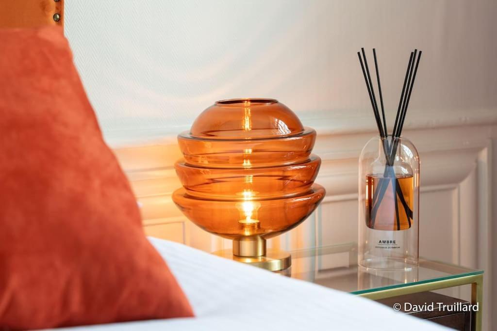 Suites Mana - Matahina Avec Vue Superbe Sur La Place Ducale Et Parking Prive Inclus Charleville-Mézières Esterno foto