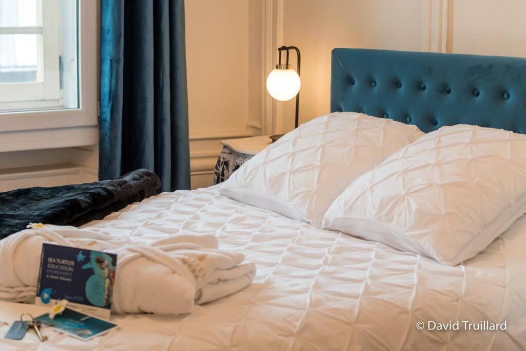 Suites Mana - Matahina Avec Vue Superbe Sur La Place Ducale Et Parking Prive Inclus Charleville-Mézières Esterno foto