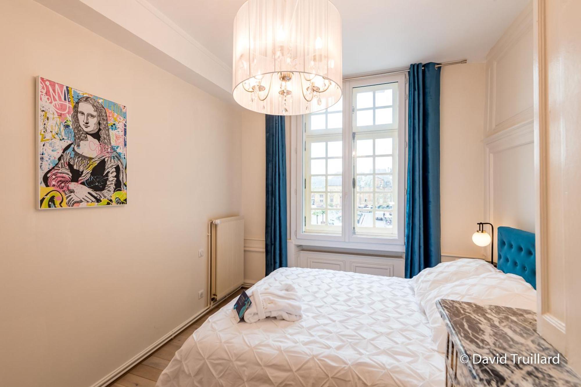 Suites Mana - Matahina Avec Vue Superbe Sur La Place Ducale Et Parking Prive Inclus Charleville-Mézières Esterno foto