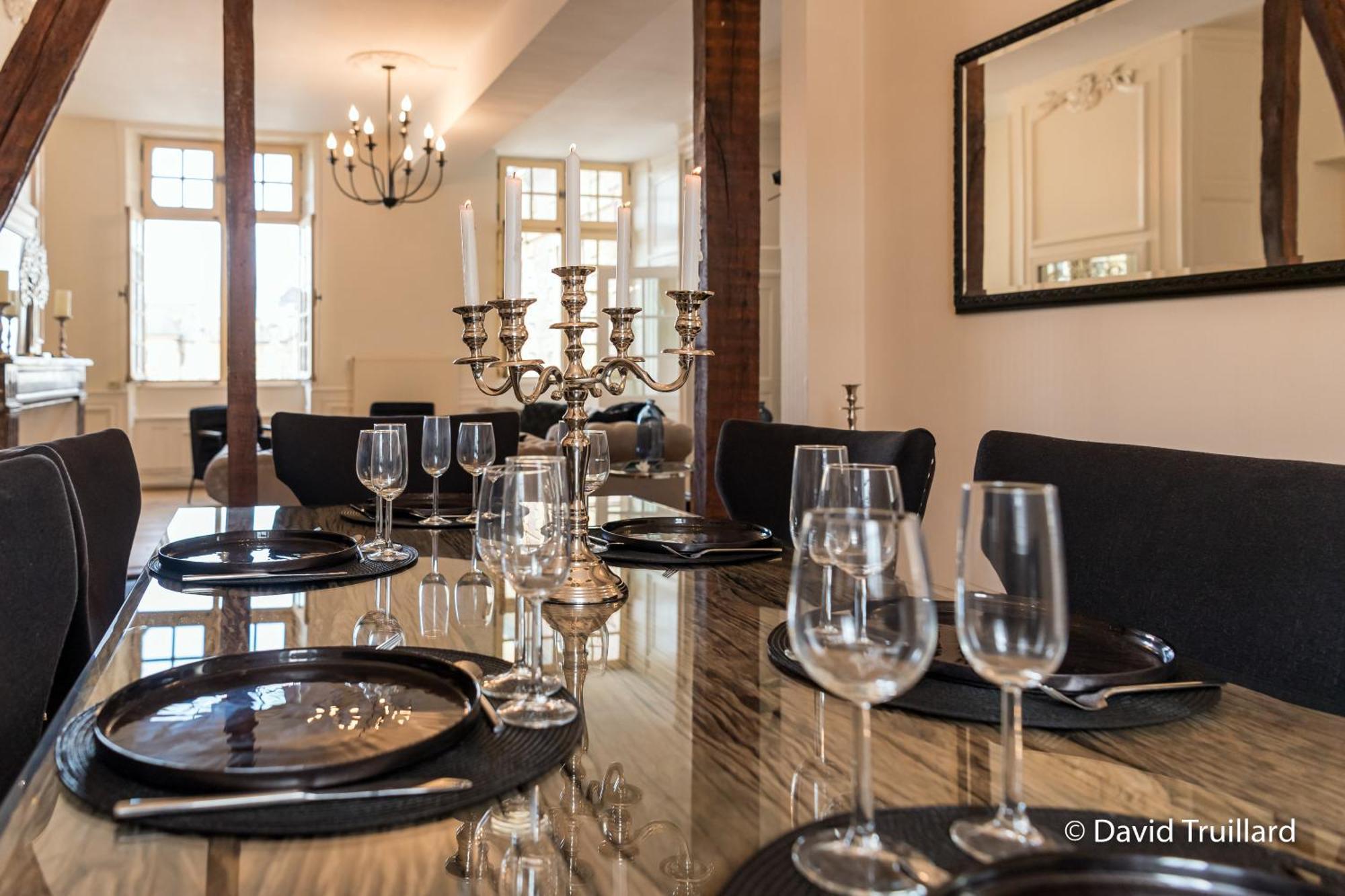 Suites Mana - Matahina Avec Vue Superbe Sur La Place Ducale Et Parking Prive Inclus Charleville-Mézières Esterno foto