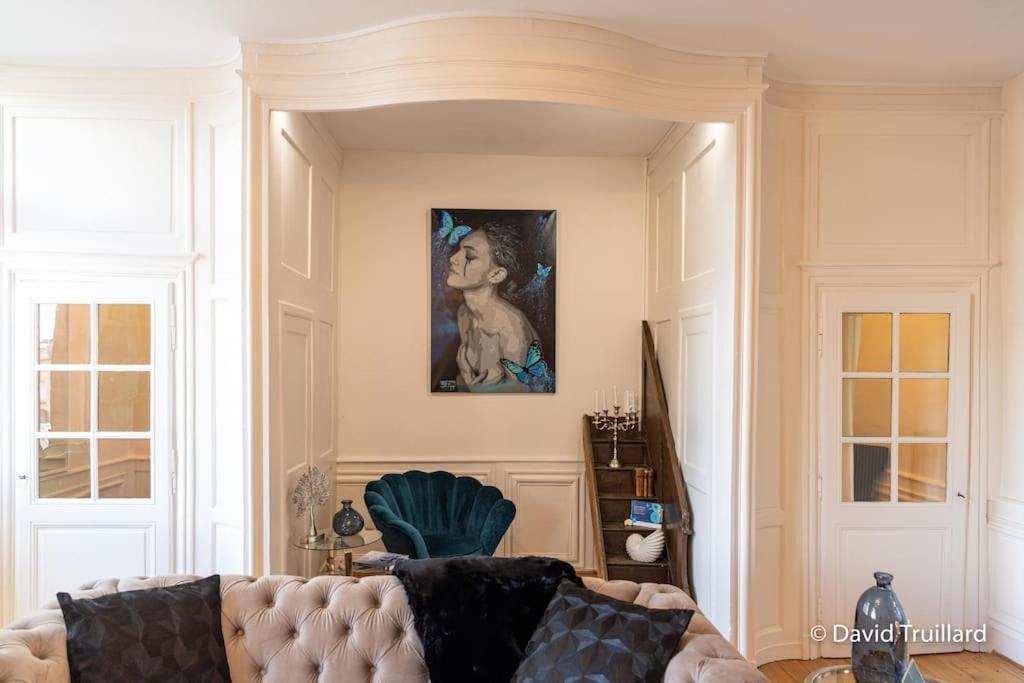 Suites Mana - Matahina Avec Vue Superbe Sur La Place Ducale Et Parking Prive Inclus Charleville-Mézières Esterno foto
