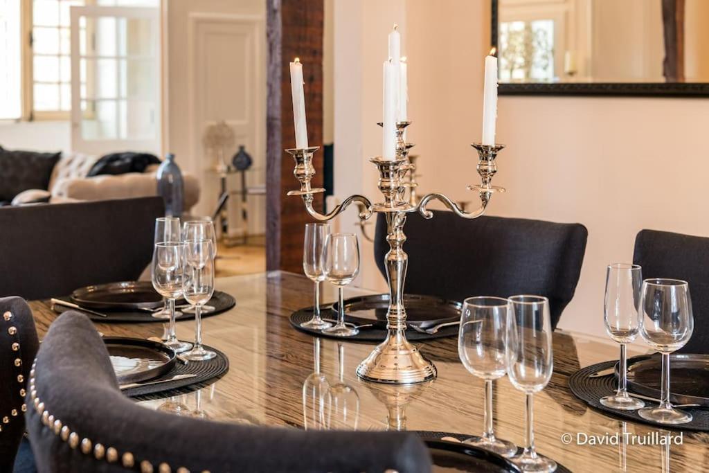 Suites Mana - Matahina Avec Vue Superbe Sur La Place Ducale Et Parking Prive Inclus Charleville-Mézières Esterno foto