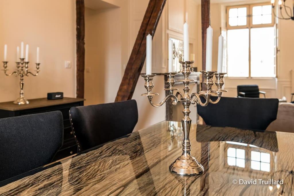 Suites Mana - Matahina Avec Vue Superbe Sur La Place Ducale Et Parking Prive Inclus Charleville-Mézières Esterno foto