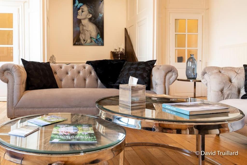 Suites Mana - Matahina Avec Vue Superbe Sur La Place Ducale Et Parking Prive Inclus Charleville-Mézières Esterno foto